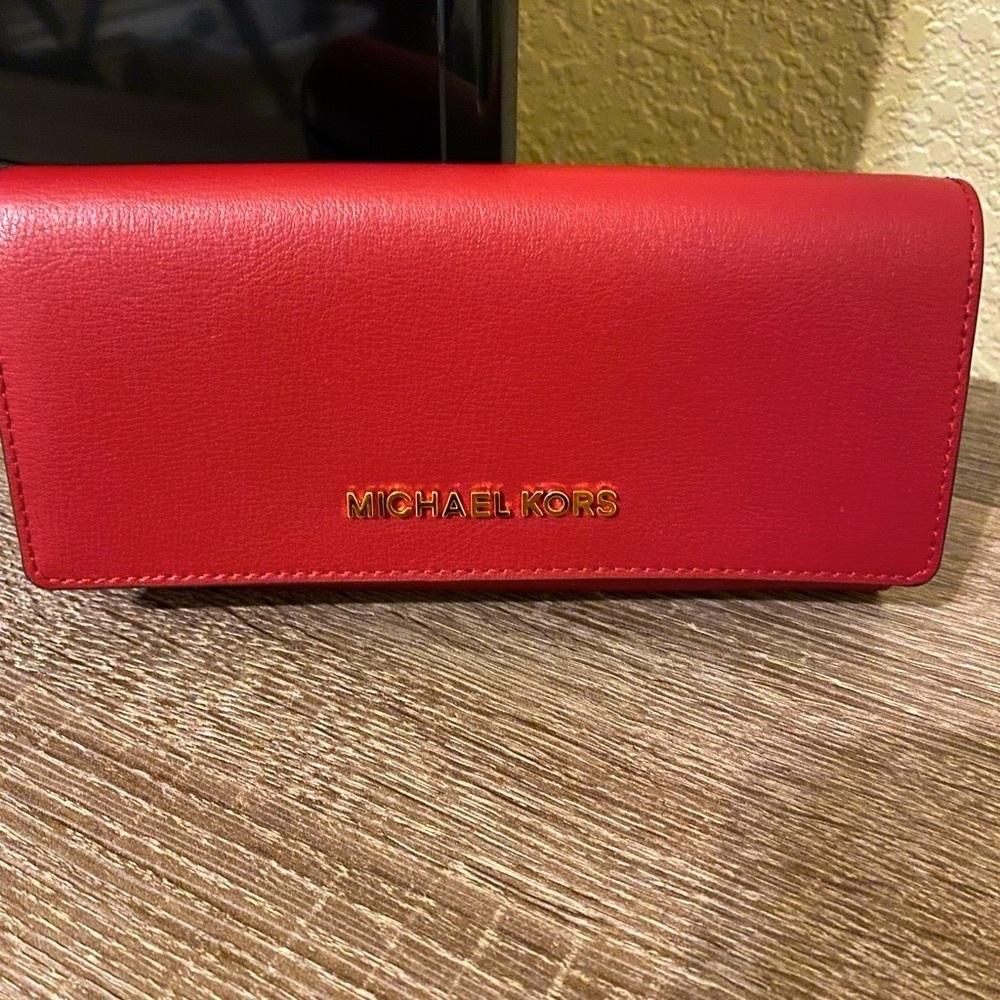 NWT Michael Kors Jet Set wallet